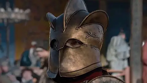 El deportista Júlíus Björnsson muestra en sus redes el verdadero aspecto de 'La Montaña' El deportista Júlíus Björnsson muestra en sus redes el verdadero aspecto de 'La Montaña'