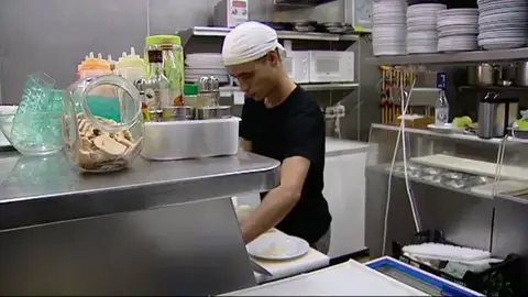 Los jóvenes españoles se van de casa a los 29 años, tres puntos por debajo de la edad media en la Unión Europea Los jóvenes españoles se van de casa a los 29 años, tres puntos por debajo de la edad media en la Unión Europea