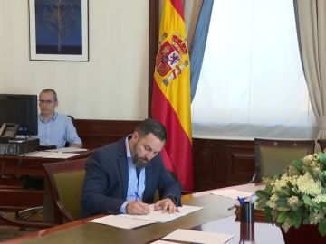 Santiago Abascal se acredita como diputado en el Congreso