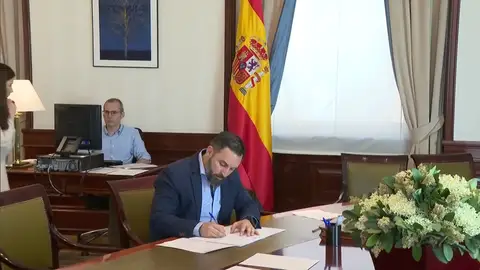 Santiago Abascal se acredita como diputado en el Congreso Santiago Abascal se acredita como diputado en el Congreso