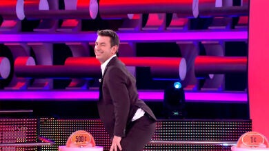 Arturo Valls perrea en '¡Ahora Caigo!' para felicitar a una fan muy especial
