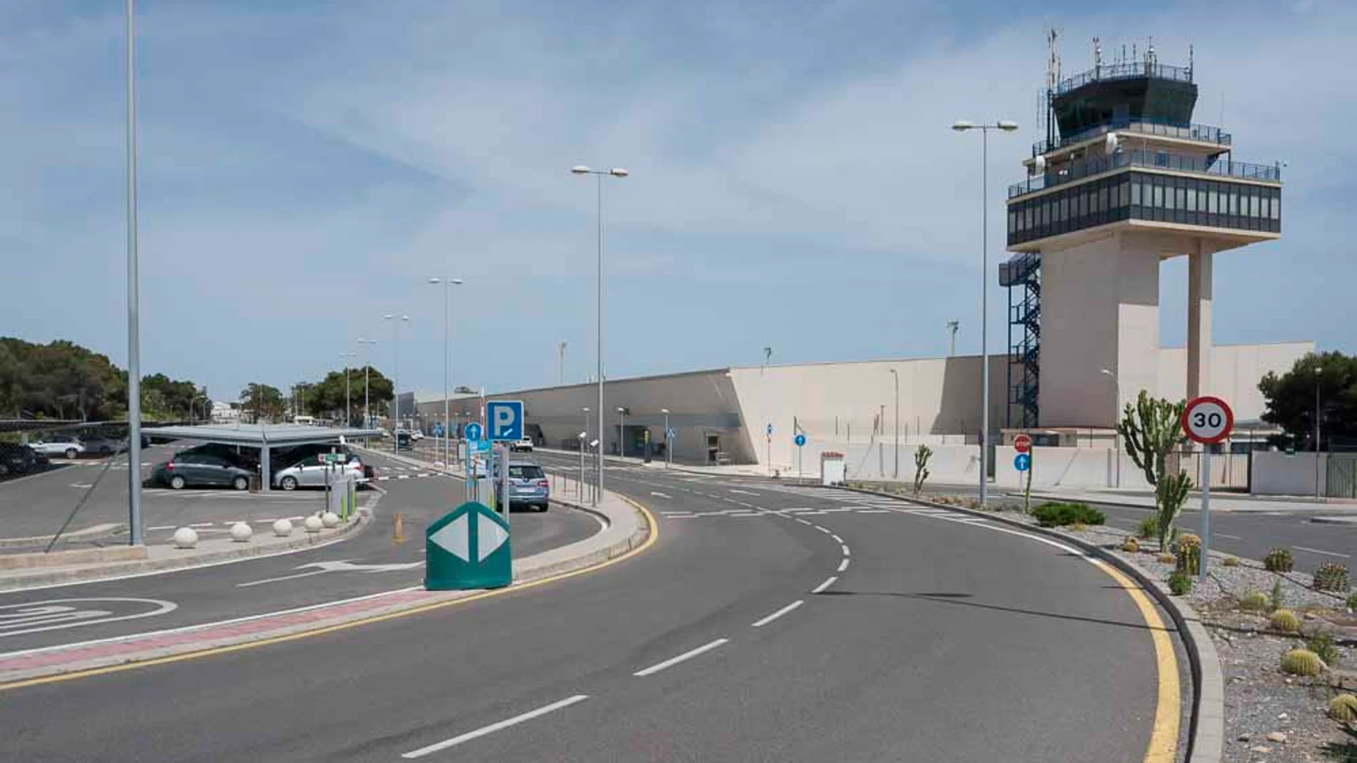 Disparan en la pierna y detienen a un hombre que se coló en un aeropuerto Disparan en la pierna y detienen a un hombre que se coló en un aeropuerto