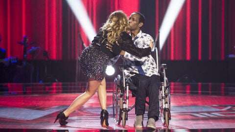Charles Rolle se une al equipo de Paulina Rubio