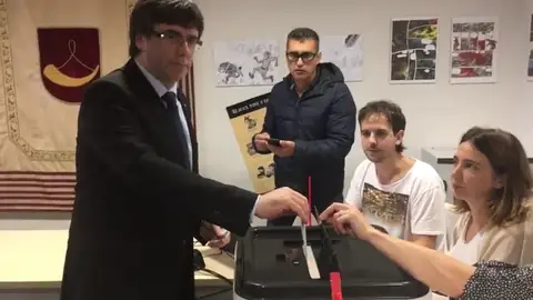 La Fiscalía pide al juez del 1-O que procese por un delito de organización criminal a 28 investigados La Fiscalía pide al juez del 1-O que procese por un delito de organización criminal a 28 investigados