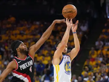 Stephen Curry, en acción ante los Blazers Stephen Curry, en acción ante los Blazers