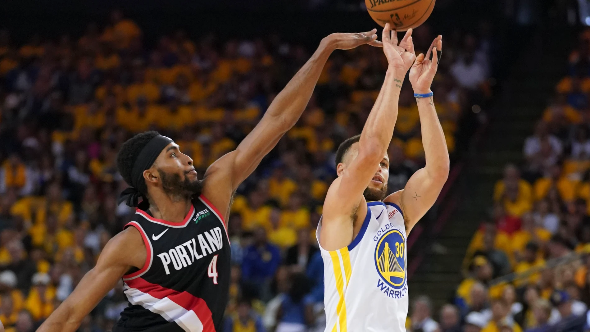 Stephen Curry, en acción ante los Blazers Stephen Curry, en acción ante los Blazers