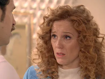 Ana calma la angustia y la rabia de Carlos por haber vivido en una mentira durante años Ana calma la angustia y la rabia de Carlos por haber vivido en una mentira durante años