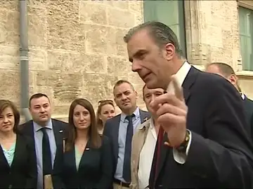 Los diputados de Vox juran el cargo "por Díos y por España" Los diputados de Vox juran el cargo "por Díos y por España"