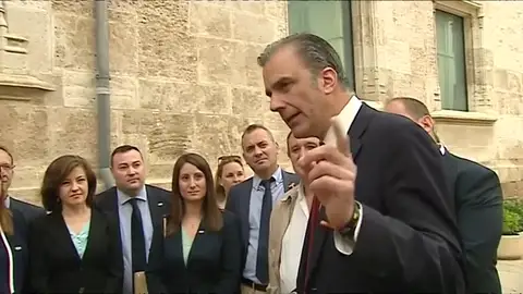 Los diputados de Vox juran el cargo "por Díos y por España" Los diputados de Vox juran el cargo "por Díos y por España"