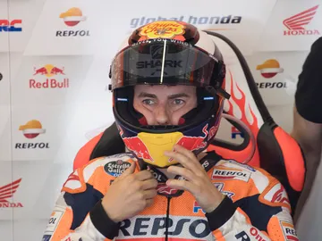 Jorge Lorenzo mira al vacío en una sesión con Honda Jorge Lorenzo mira al vacío en una sesión con Honda