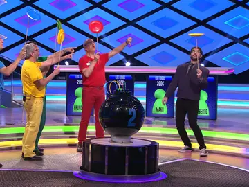 Las trampas de Juanra Bonet en '¡Boom!' en el reto de dar vueltas al disco chino Las trampas de Juanra Bonet en '¡Boom!' en el reto de dar vueltas al disco chino