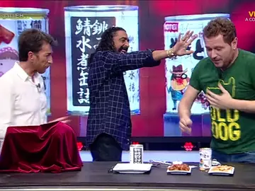 El Monaguillo trae a 'El Hormiguero 3.0' objetos japoneses para una catástrofe nuclear El Monaguillo trae a 'El Hormiguero 3.0' objetos japoneses para una catástrofe nuclear