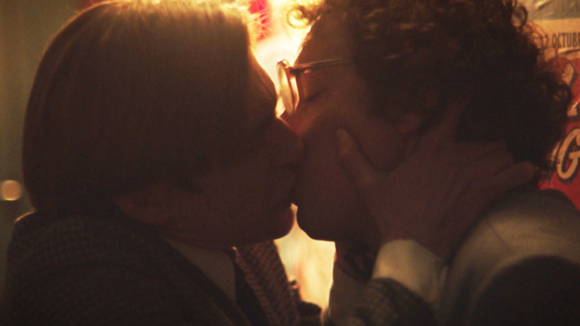 La atracción entre Chimo e Ignacio se confirma con un intenso beso