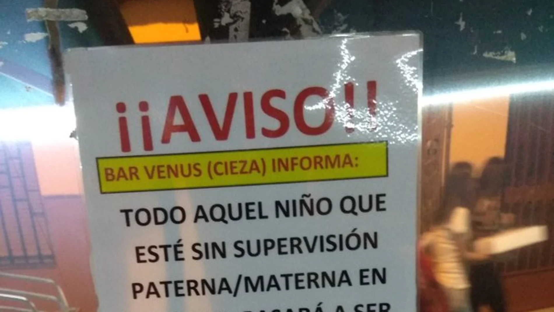 El polémico cartel de un bar de Murcia El polémico cartel de un bar de Murcia