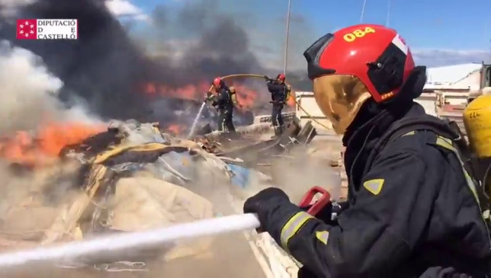 Incendio en una planta de reciclaje en Castellón