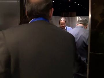 Santiago Abascal y Pablo Iglesias coinciden en el ascensor del congreso 