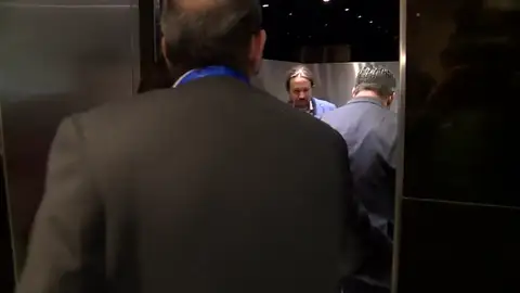 Santiago Abascal y Pablo Iglesias coinciden en el ascensor del congreso Santiago Abascal y Pablo Iglesias coinciden en el ascensor del congreso