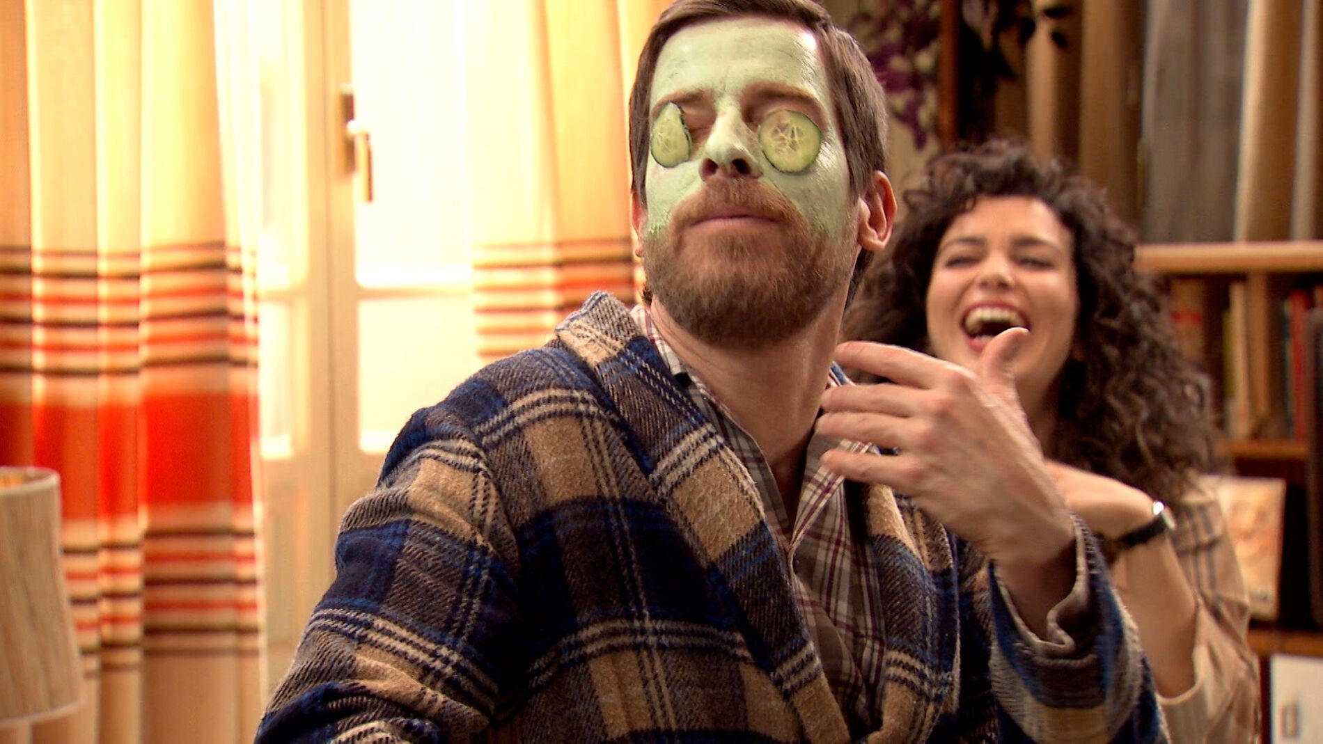 Amelia y Marcelino sorprenden a Luisita en una c&oacute;mplice situaci&oacute;n