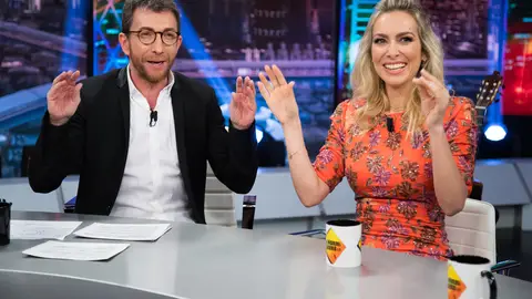 Kira Miró le enseña a Pablo Motos cómo es el "cántico canario Pío-pío" Kira Miró le enseña a Pablo Motos cómo es el "cántico canario Pío-pío"