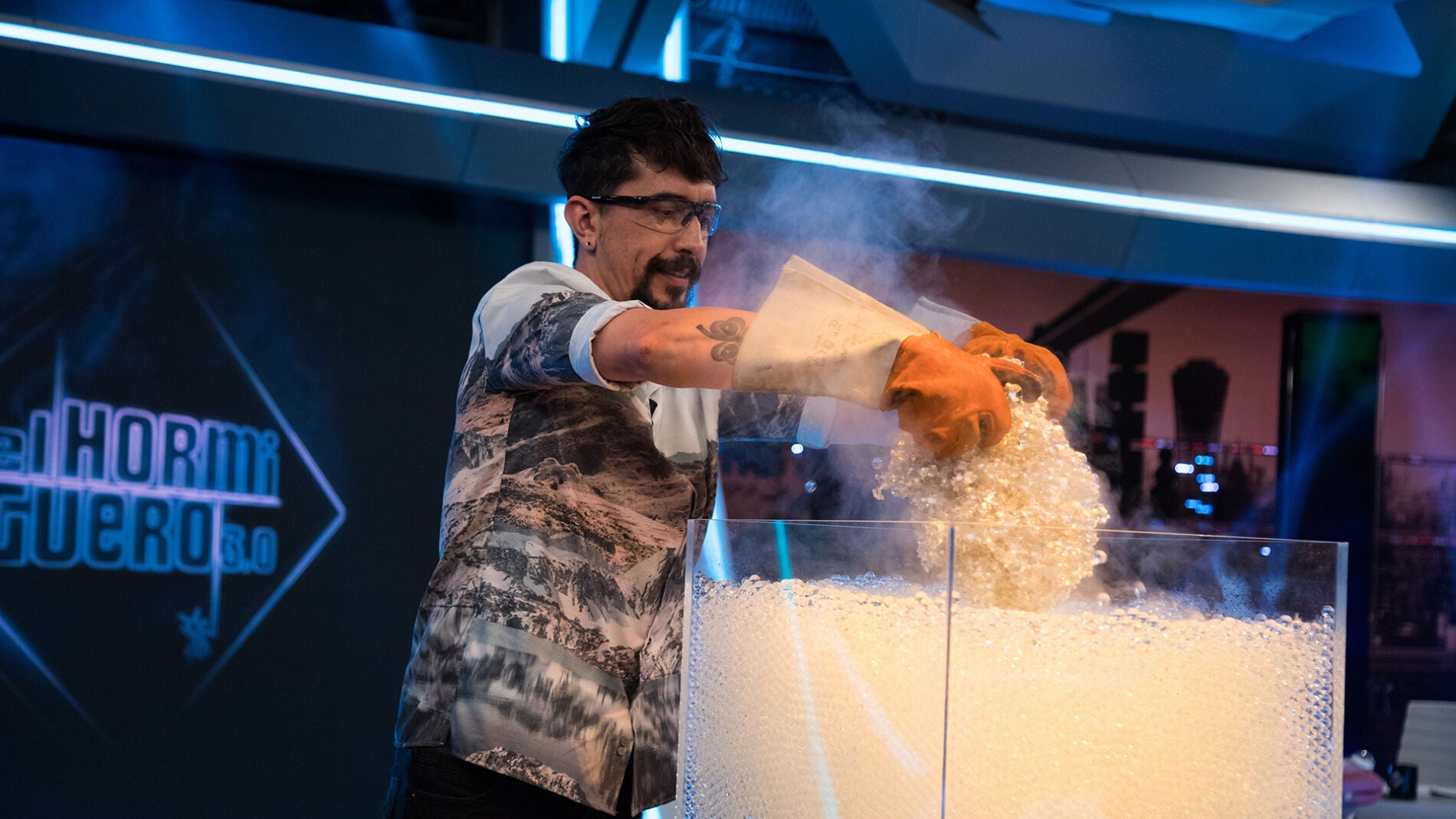 As&iacute; ha creado Marron estos incre&iacute;bles corales de aluminio en 'El Hormiguero 3.0'