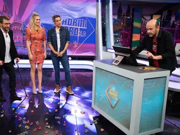 Unax Ugalde y Kira Miró alucinan en 'El Hormiguero 3.0' con lo último en códigos secretos Unax Ugalde y Kira Miró alucinan en 'El Hormiguero 3.0' con lo último en códigos secretos