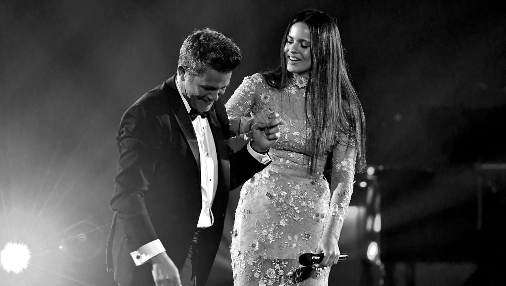Alejandro Sanz y Rosalía en los Latin Grammy 2017