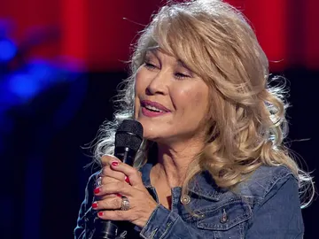 Helena Bianco canta su primer éxito del pasado: 'Supercalifragilisticoespialidoso' Helena Bianco canta su primer éxito del pasado: 'Supercalifragilisticoespialidoso'