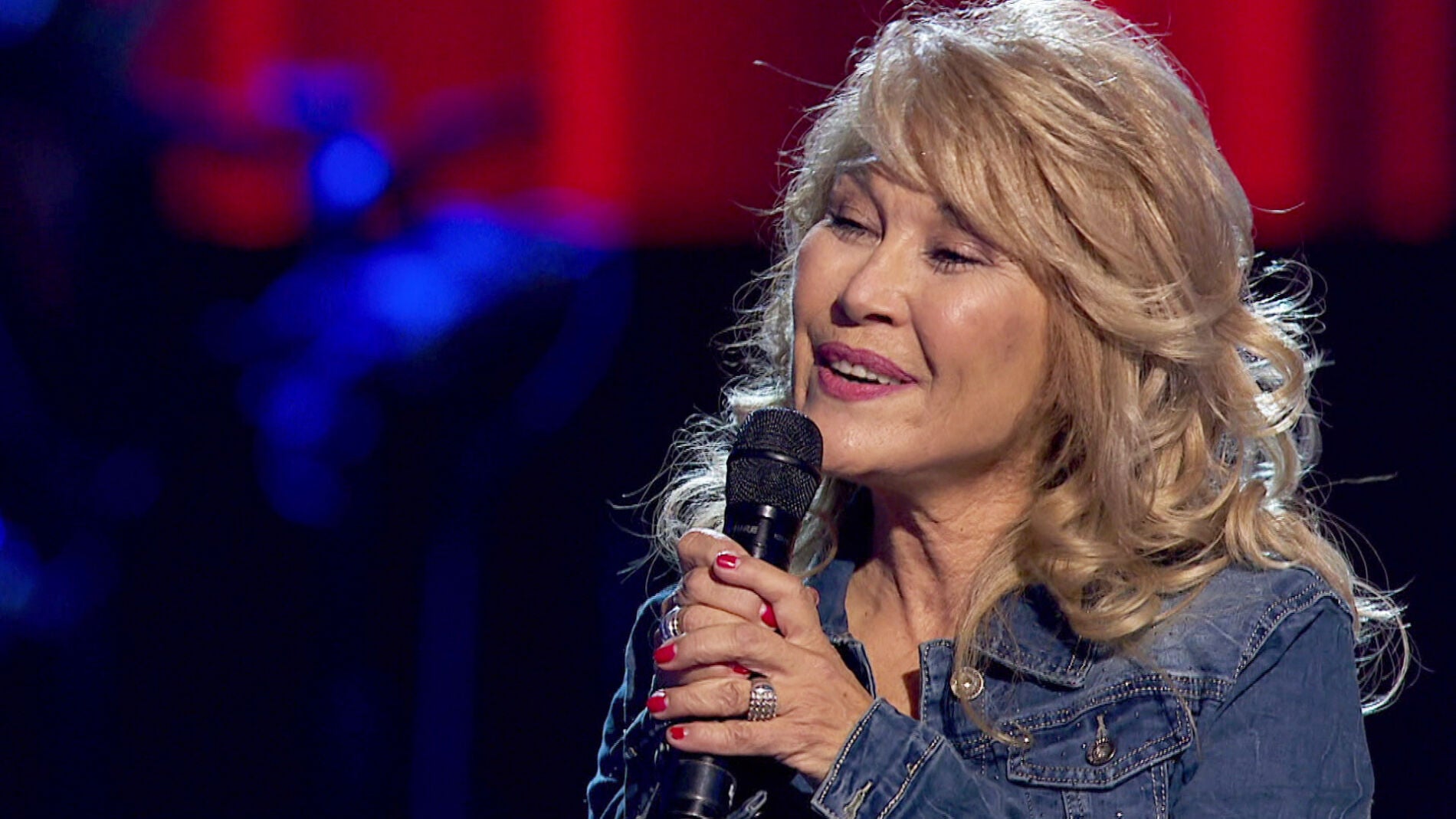 Helena Bianco canta su primer éxito del pasado: 'Supercalifragilisticoespialidoso'