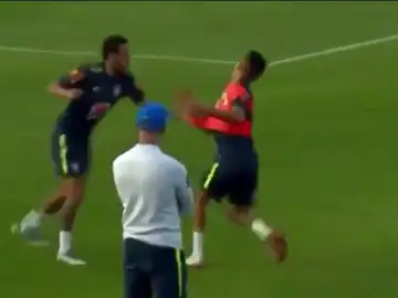 Vacilan a Neymar: se pica con un juvenil que le hizo 'un caño' Vacilan a Neymar: se pica con un juvenil que le hizo 'un caño'