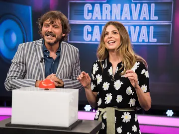 Duelo de "turuteros" en 'El Hormiguero 3.0' entre Manuela Velasco y Salva Reina como homenaje al Carnaval de Cádiz Duelo de "turuteros" en 'El Hormiguero 3.0' entre Manuela Velasco y Salva Reina como homenaje al Carnaval de Cádiz