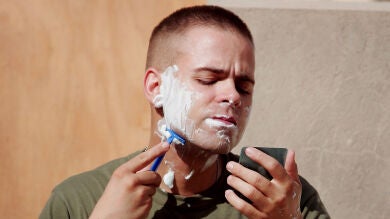 Dermatólogos reconocen que la espuma de afeitar con mentol puede aliviar los efectos de las quemaduras del sol