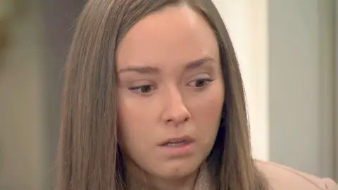 Carlos informa a Mónica del trágico fallecimiento de su padre Carlos informa a Mónica del trágico fallecimiento de su padre