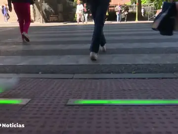 La DGT advierte del aumento de los atropellos de los conocidos 'peatones zombies' La DGT advierte del aumento de los atropellos de los conocidos 'peatones zombies'