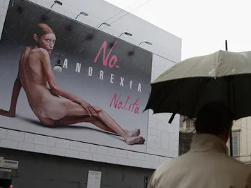 Cartel alertando de la anorexia Cartel alertando de la anorexia