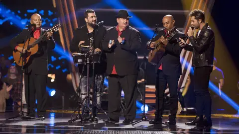 David Bisbal, Pablo López y Antonio Orozco interpretan con los D’Orlando una versión de ‘Lágrimas negras’ en las Audiciones a ciegas de ‘La Voz Senior’ David Bisbal, Pablo López y Antonio Orozco interpretan con los D’Orlando una versión de ‘Lágrimas negras’ en las Audiciones a ciegas de ‘La Voz Senior’