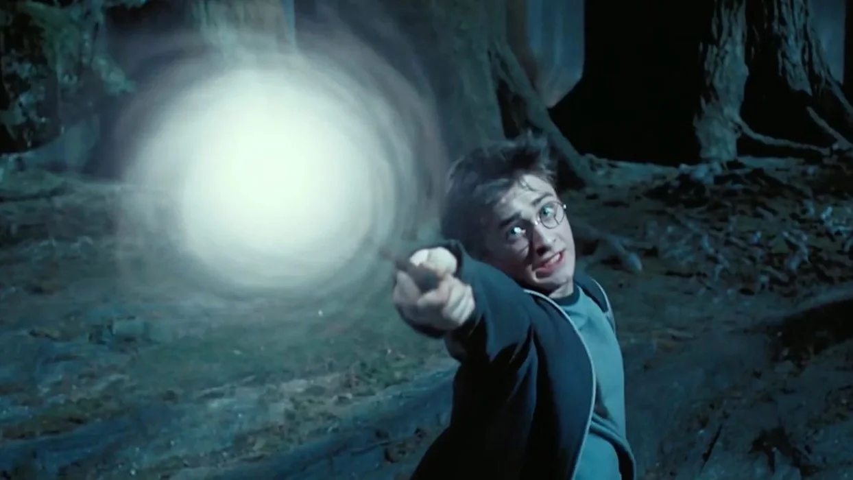 Harry Potter conjurando su Patronus Harry Potter conjurando su Patronus