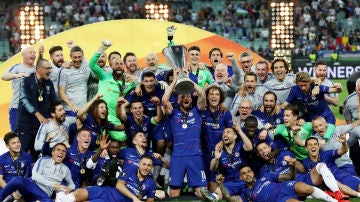 Los futbolistas del Chelsea levantan la Europa League