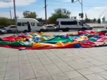 Un castillo hinchable sale volando y deja a cinco ni&ntilde;os heridos en Siberia