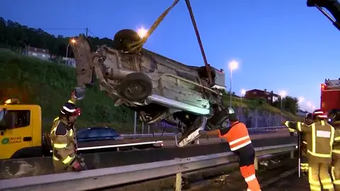 Luto por la muerte de tres jóvenes en un accidente de tráfico en Redondela Luto por la muerte de tres jóvenes en un accidente de tráfico en Redondela