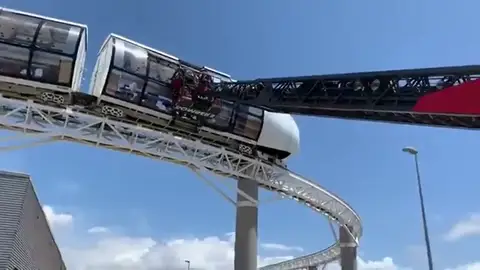 Rescatan a un grupo de estudiantes que estuvieron hora y media atrapados en monorail en Palma Rescatan a un grupo de estudiantes que estuvieron hora y media atrapados en monorail en Palma