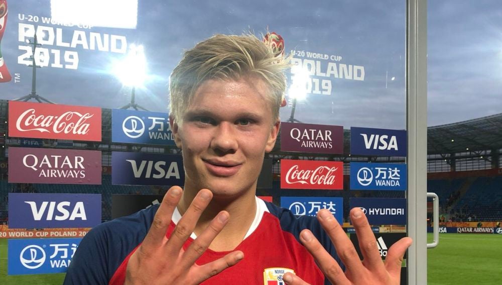 Haaland hace el gesto de '9' por los nueve goles que ha marcado contra Honduras