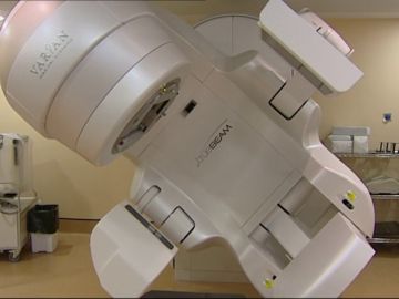"Me quito del sombrero por la persona que ha donado esta máquina" dice el jefe de oncología del Hospital Sant Pau