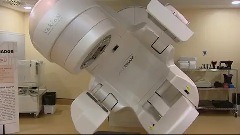 "Me quito del sombrero por la persona que ha donado esta máquina" dice el jefe de oncología del Hospital Sant Pau "Me quito del sombrero por la persona que ha donado esta máquina" dice el jefe de oncología del Hospital Sant Pau