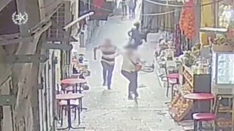 Un palestino apu&ntilde;ala a dos personas en Jerusal&eacute;n