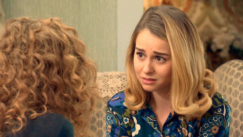 Luisita, desesperada, pide ayuda a Ana para salvar a Amelia