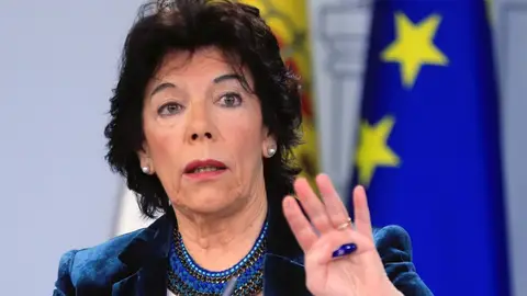 La ministra de Educación y portavoz del Gobierno en funciones, Isabel Celaá, La ministra de Educación y portavoz del Gobierno en funciones, Isabel Celaá,
