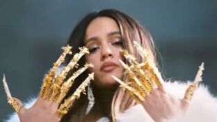 El artista neoyorkino que se esconde tras las u&ntilde;as postizas del &uacute;ltimo videoclip de Rosal&iacute;a