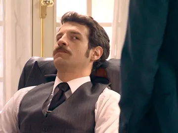 Carlos tiene alucinaciones con Gabriel Carlos tiene alucinaciones con Gabriel