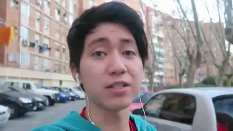Destierro tecnológico: prohíben utilizar Youtube al joven que humilló a un mendigo ofreciéndole galletas rellenas de pasta de dientes Destierro tecnológico: prohíben utilizar Youtube al joven que humilló a un mendigo ofreciéndole galletas rellenas de pasta de dientes