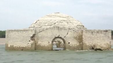 La sequía deja al descubierto una iglesia del siglo XVI en México